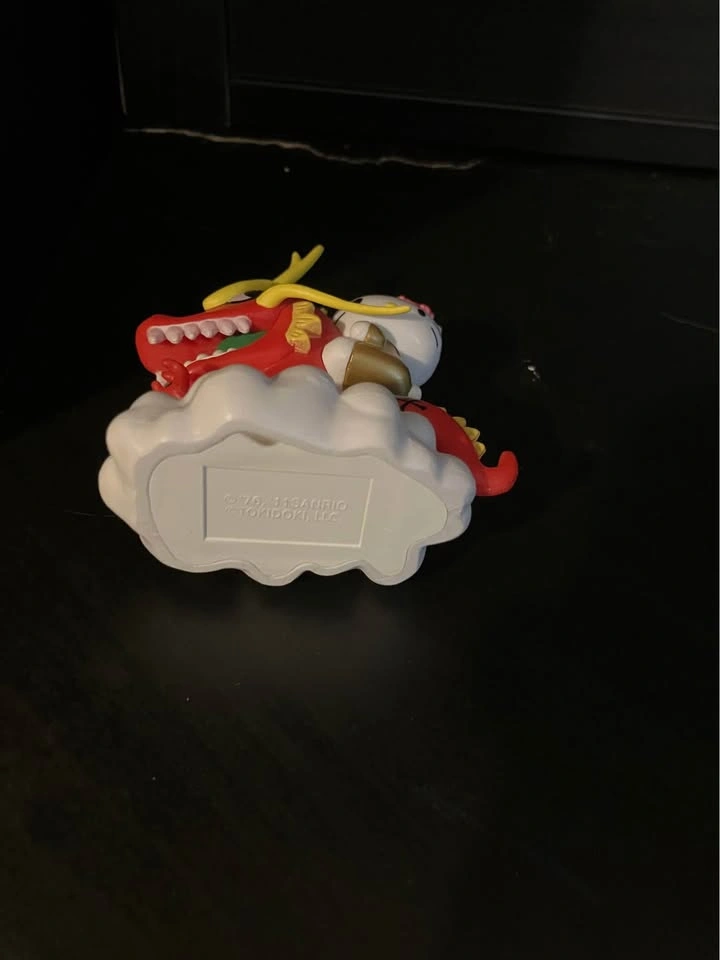 Rare Hello Kitty 7-11 x Sanrio x Tokidoki Dragon Figurine - photo 3