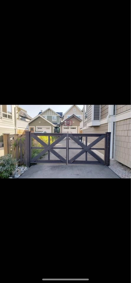 4 Beds 2.5 Baths - House