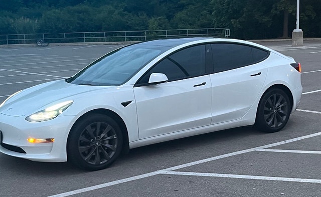 2022 Tesla Model 3 Long Range w/ FSD