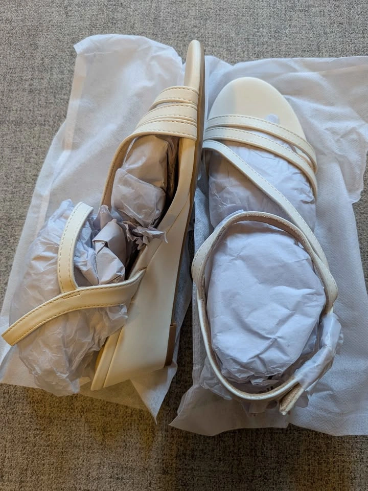 White wedge sandal - photo 3