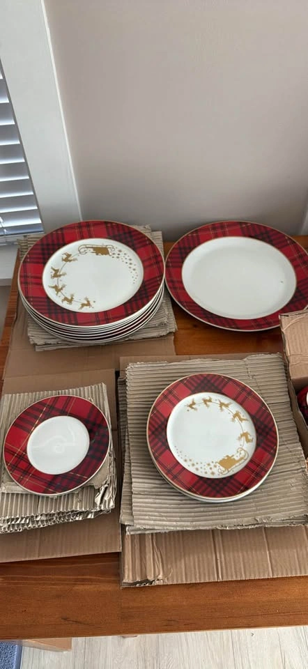 Stokes Porcelain Christmas Eve Dishes - photo 2