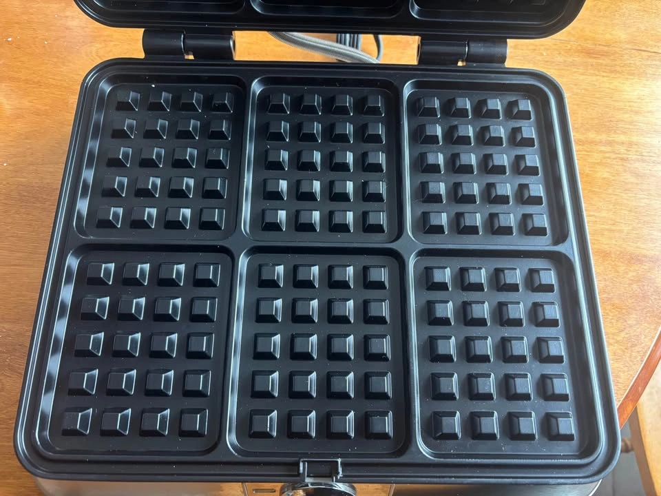 Discontinued Cuisinart 6-Slice Waffle Maker (WAF-6C) - photo 3