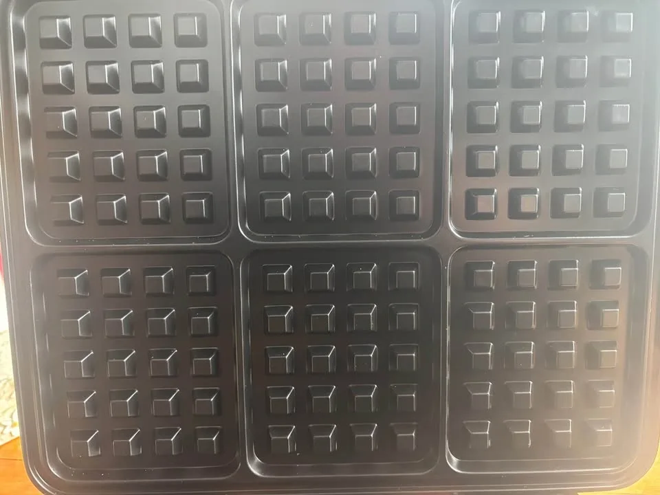Discontinued Cuisinart 6-Slice Waffle Maker (WAF-6C) - photo 4