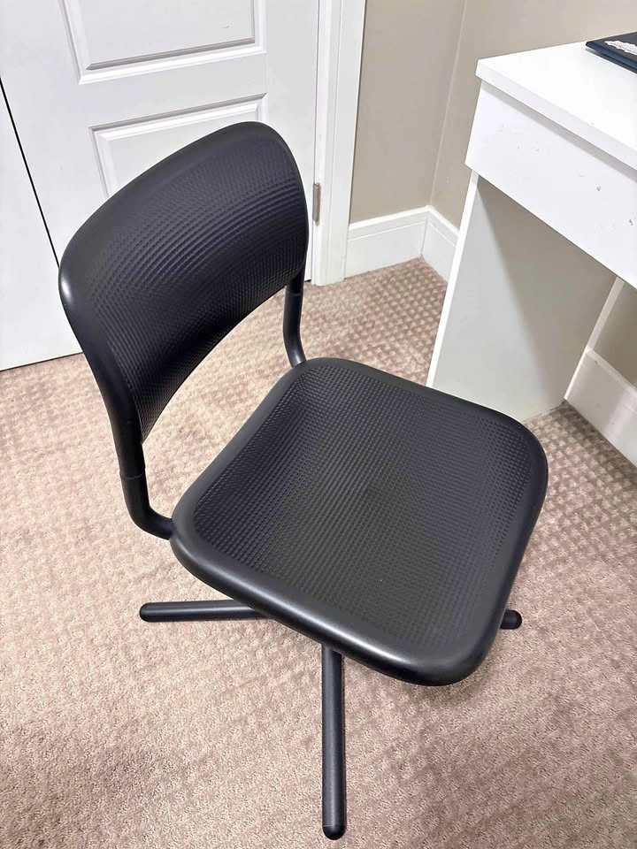 black IKEA SMÄLLEN swivel chair