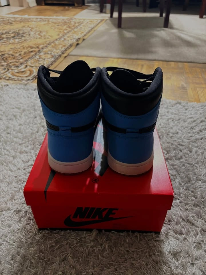 Womens Air Jordan 1 High OG - photo 3
