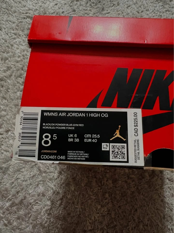 Womens Air Jordan 1 High OG - photo 4