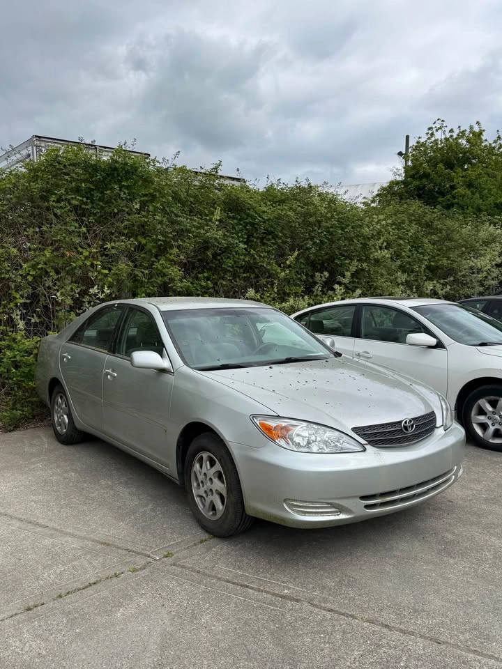 2003 Toyota Camry LE - photo 2