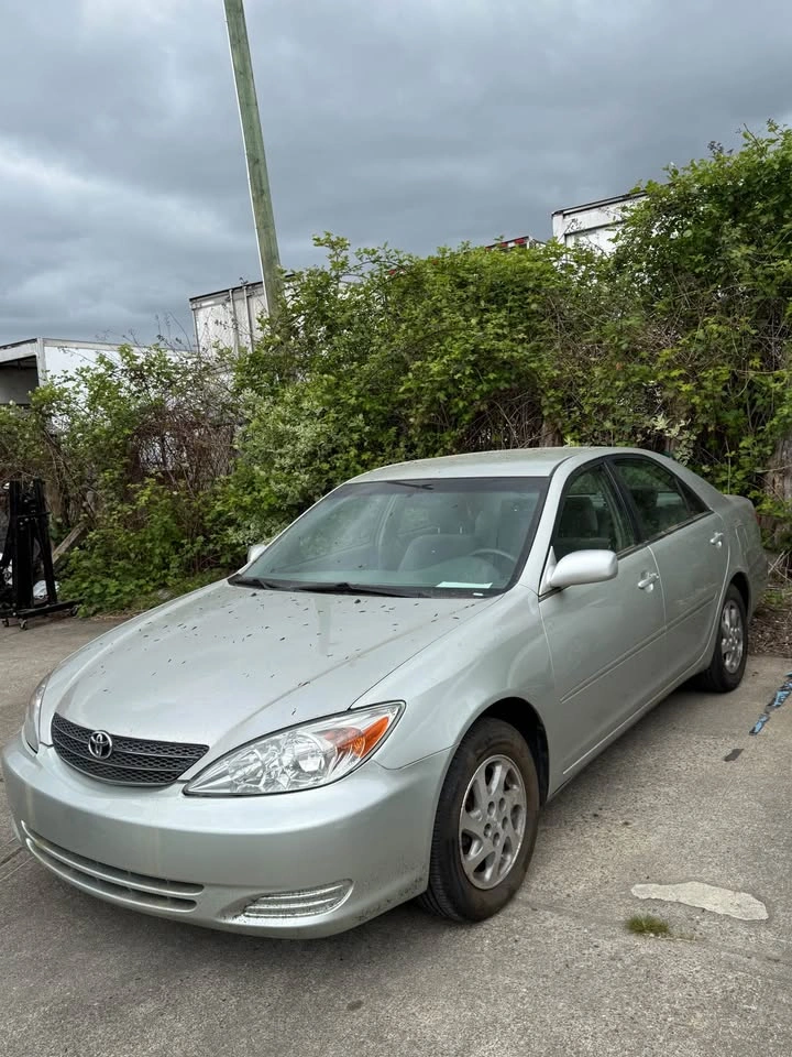 2003 Toyota Camry LE - photo 3