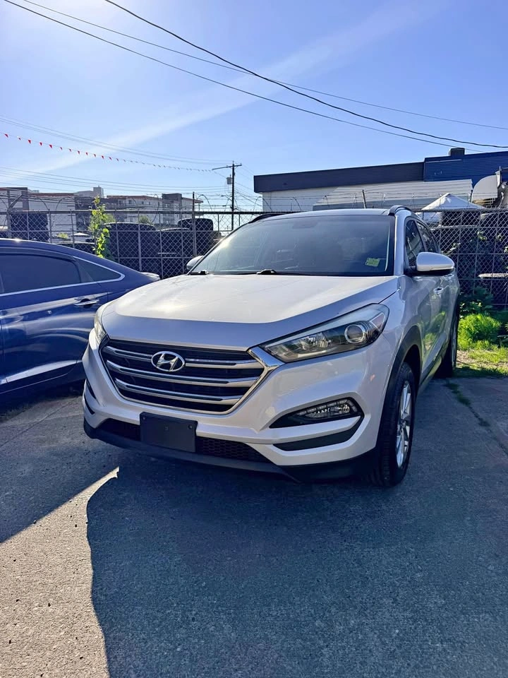 2017 Hyundai Tucson | Sunroof | AWD | Leather