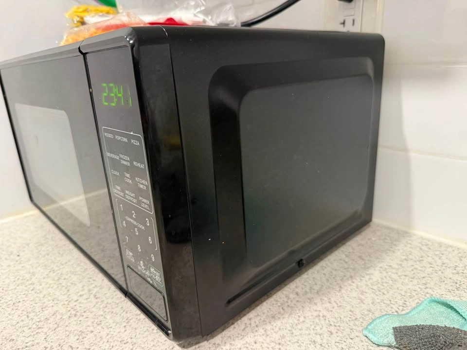 Microwave Oven - photo 2