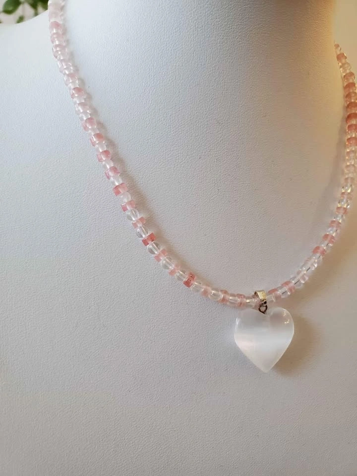 Rose quartz crystal necklace with heart of selenite - photo 2