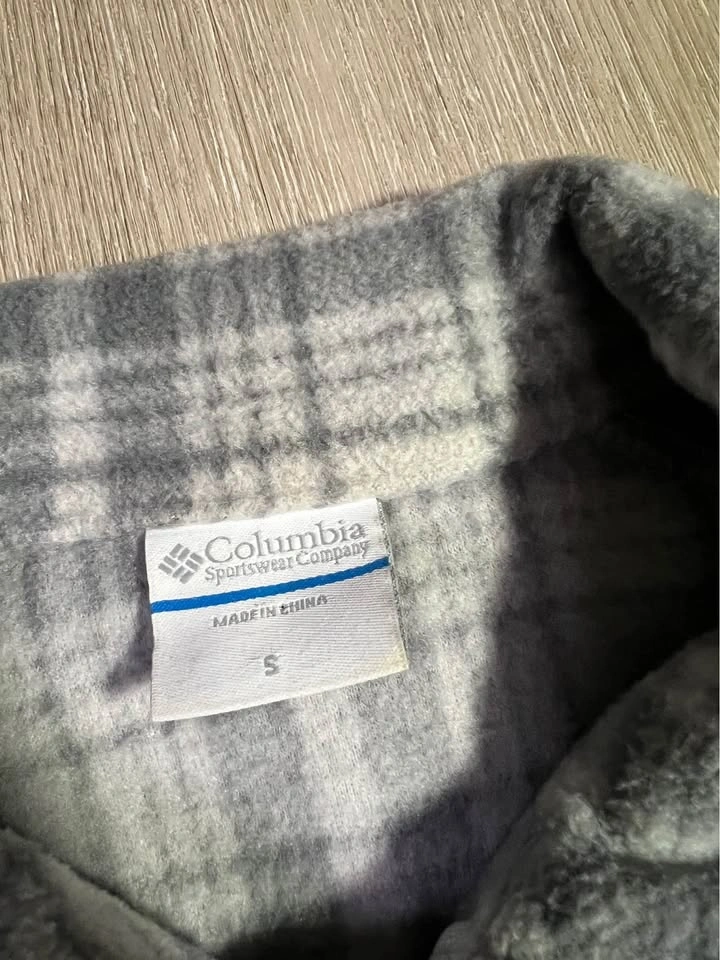 Columbia Women’s Plaid Fleece Jacket Size Small - photo 3