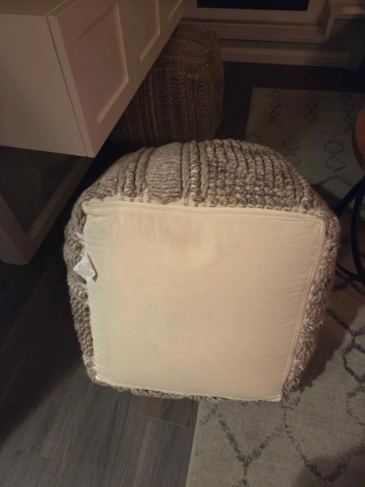 2 Pouf Ottomans - photo 2
