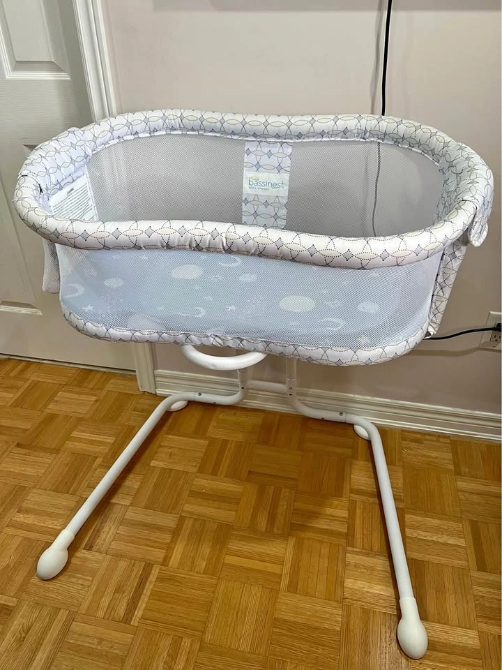 Halo Bassinet Glider Sleeper