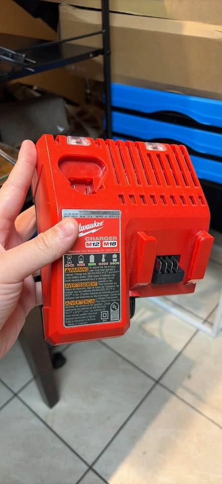 Milwaukee M18 XC5.0 Battery & M12/M18 Charger - photo 2
