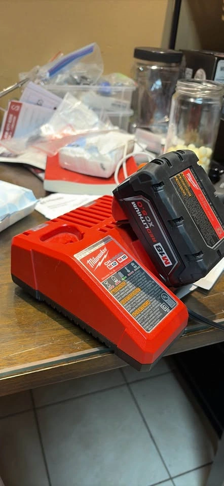 Milwaukee M18 XC5.0 Battery & M12/M18 Charger - photo 3