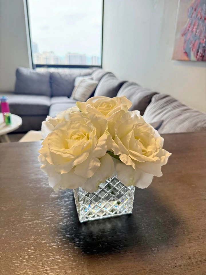 Elegant White Rose Arrangement in Glass Vase