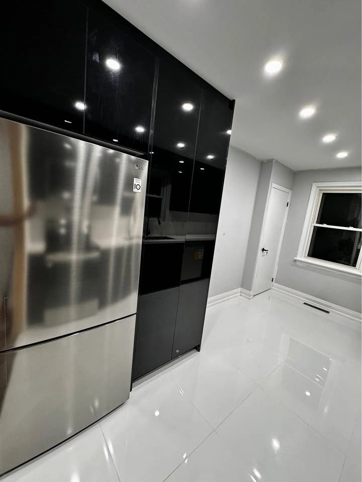 3 Beds 2 Baths - Apartment - photo 2