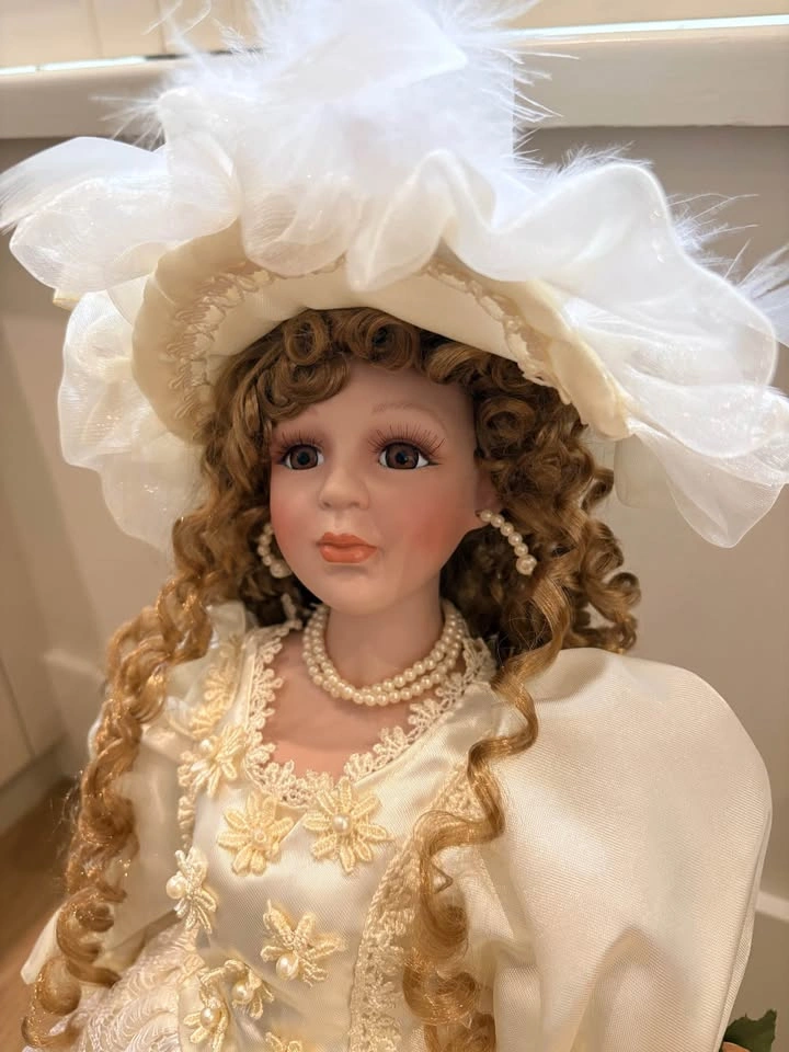 Century Collection Porcelain Doll - photo 2