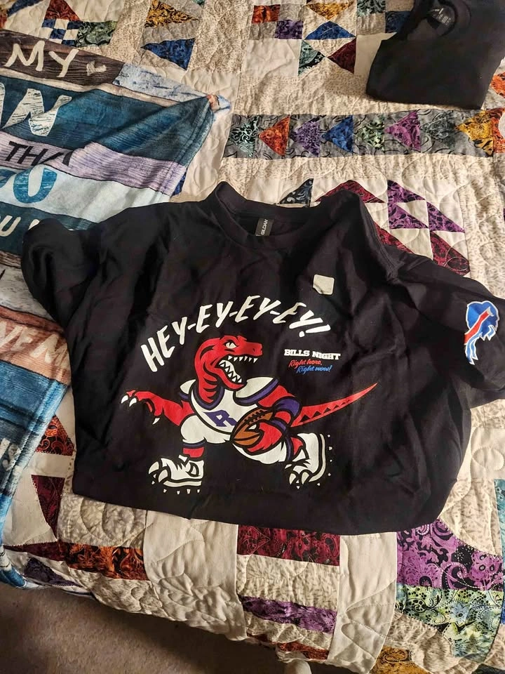 Gildan Black Raptors Mascot Buffalo Bills T-Shirt x 2 Large