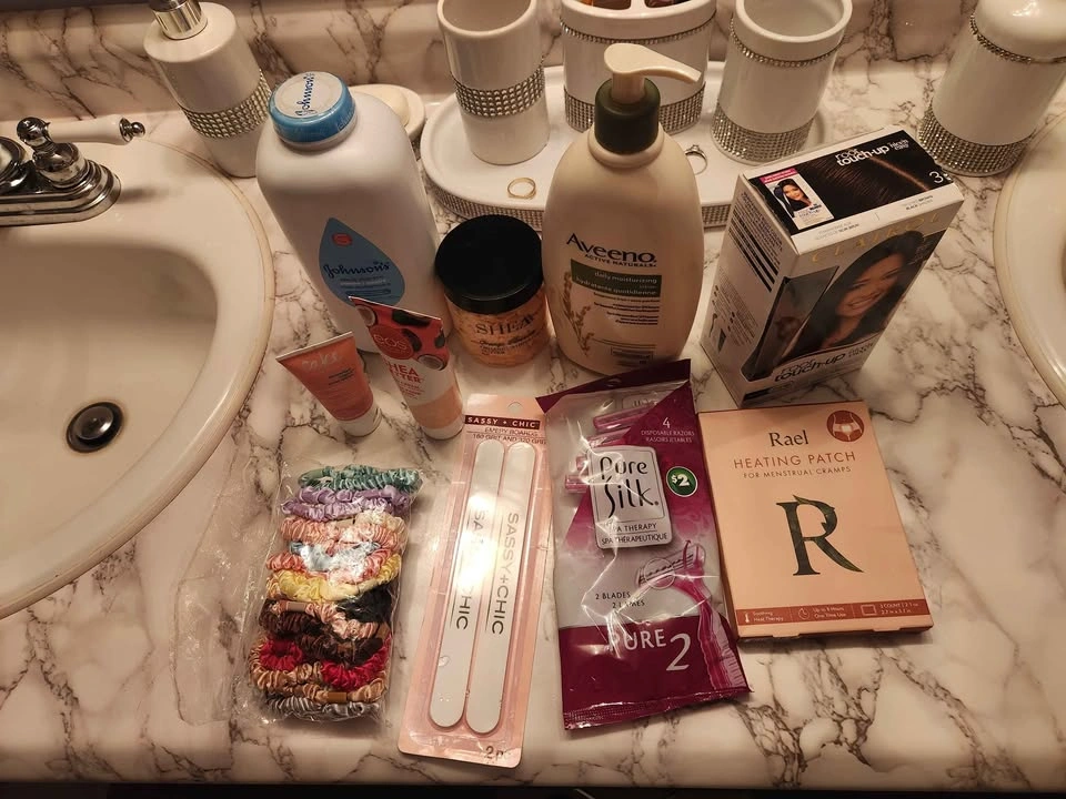 New Beauty & Personal Care Bundle - Lotions, Hair Dye, Scrunchie - photo 2