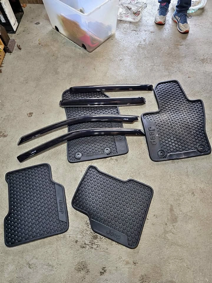 Floor mats & windows guards 2018 Jeep Compass