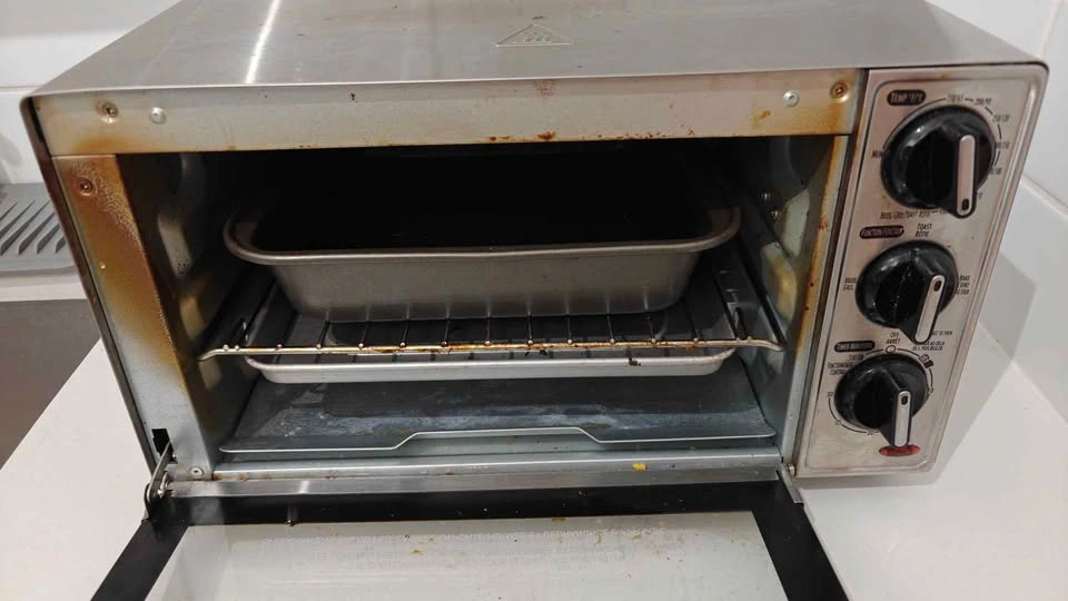 Hamilton Beach 4 Slice Toaster Oven, Stainless Steel 31401JC - photo 3