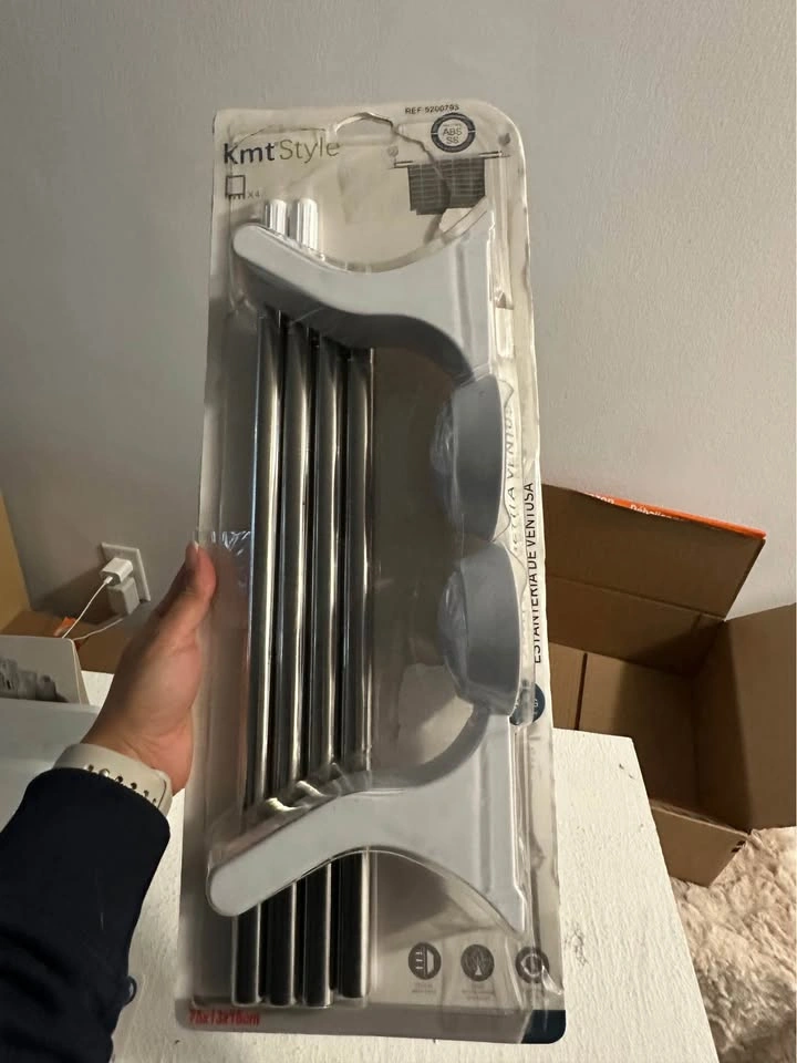 Move Out Sale - Bathroom Organizer Set | Suction Shelf + Adhesiv - photo 5