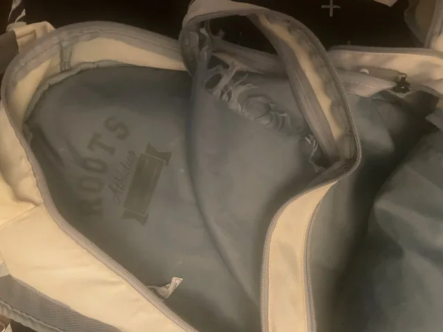 Roots backpack image indicator(4)