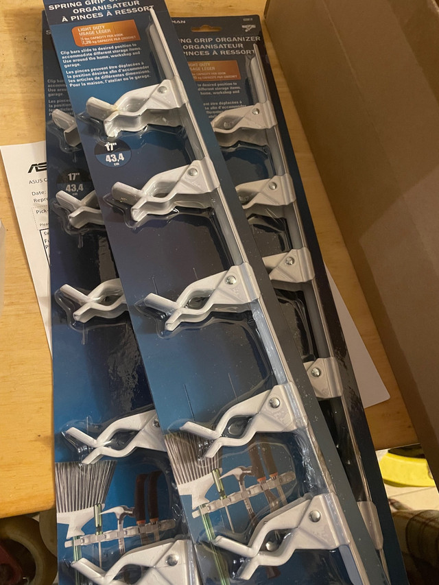 6 metal hangers for garage tools