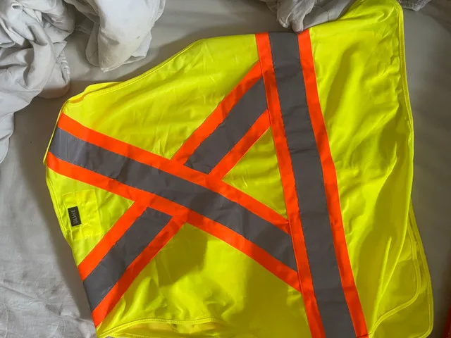 Solid Hi-Vis Safety Vest image indicator(2)