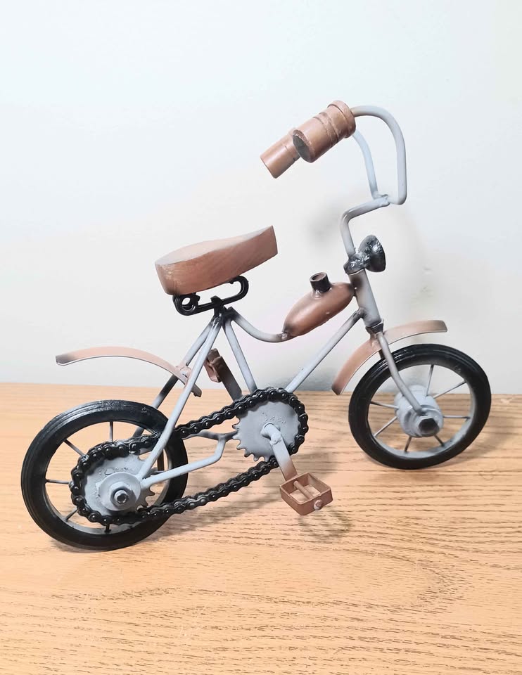 Vintage Hand Crafted Metal Motorcycle - photo 3