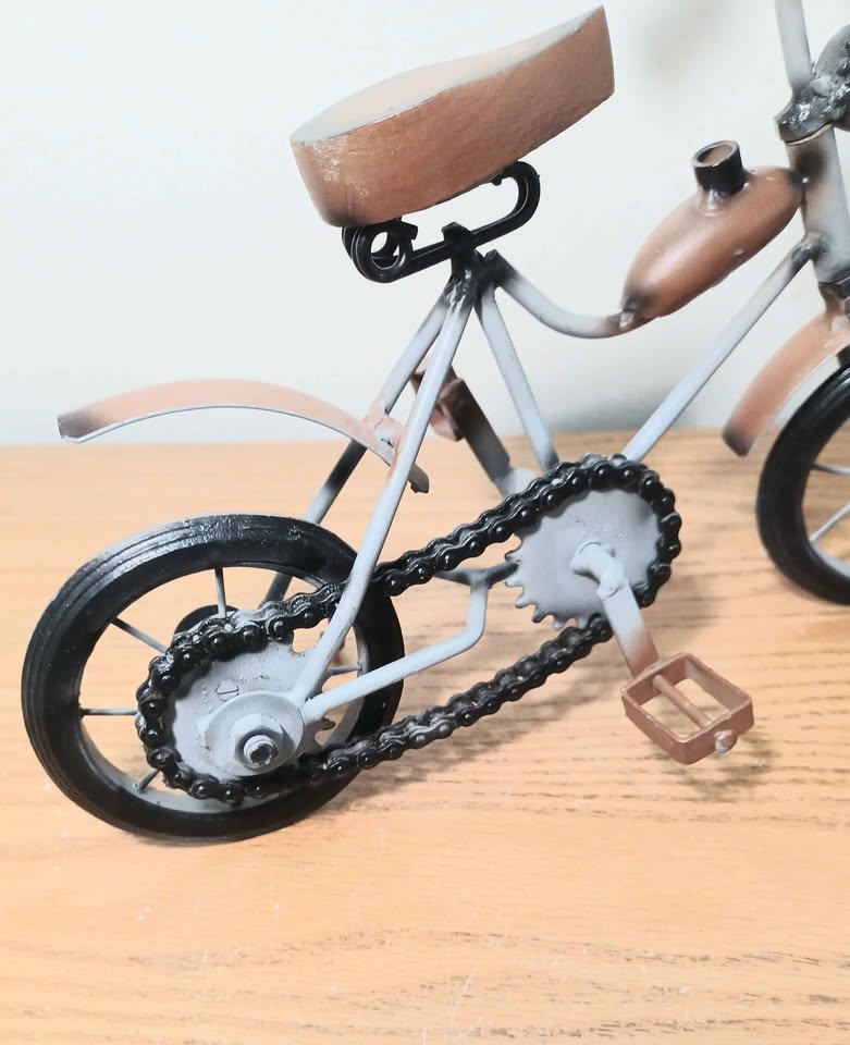 Vintage Hand Crafted Metal Motorcycle - photo 4