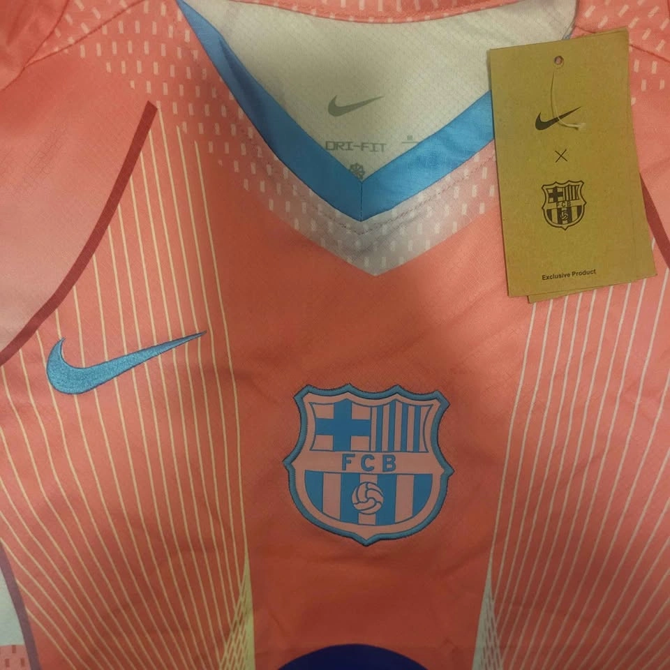 FC Barcelona 24/25 Pink Concept Jersey - photo 2