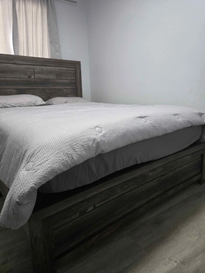 Queen Bed Set - Mattress, Box Spring & Frame - photo 2