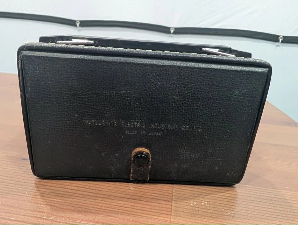 Vintage Panasonic, Magnavox, International Transistor Radios - photo 3