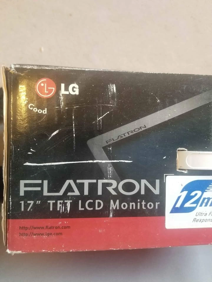LG LCD 17" Computer Monitor - photo 2
