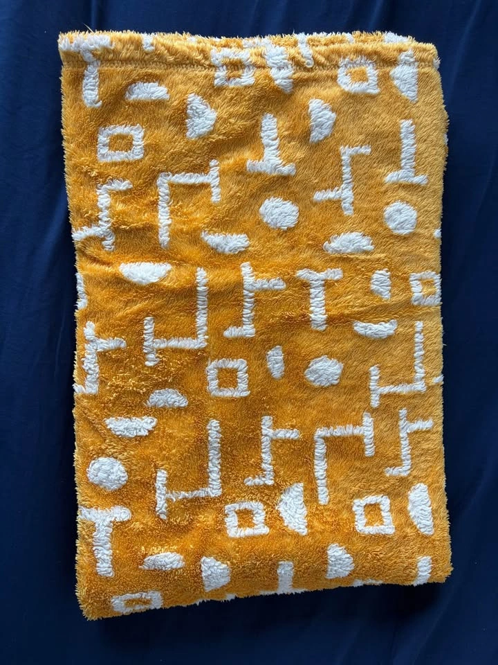Cozy Throw Blankets – 4 Available (Soft, Stylish) - photo 2