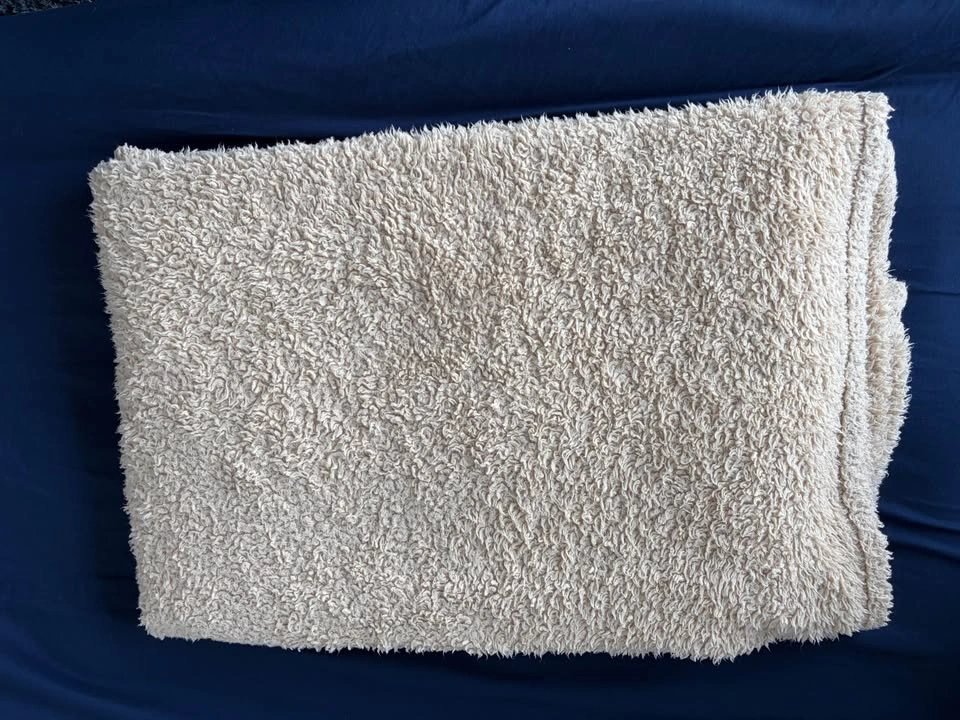 Cozy Throw Blankets – 4 Available (Soft, Stylish) - photo 3