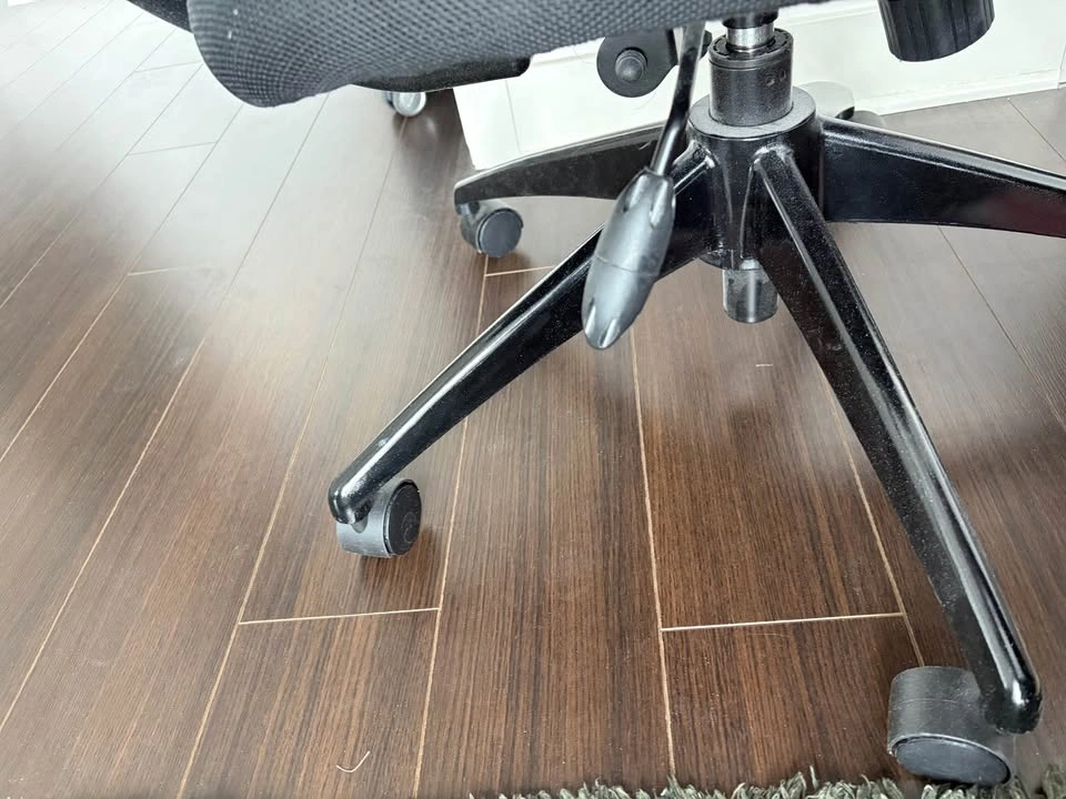 Ergonomic Office Chair – Mesh Back, Adjustable Height - photo 4