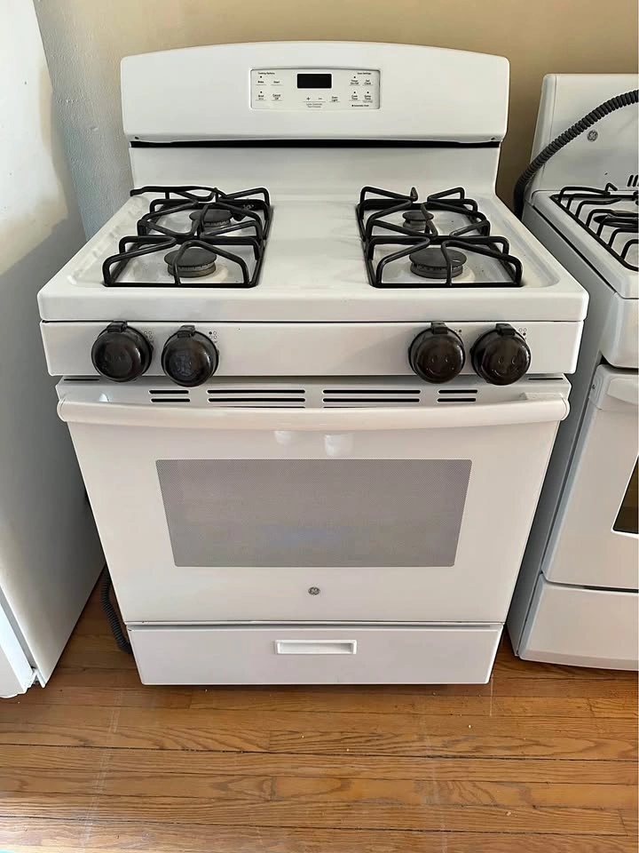 GE Gas Oven White