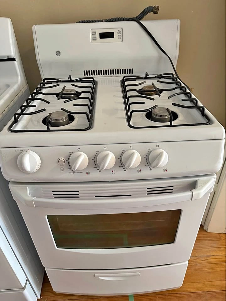 GE gas oven white with warming drawer