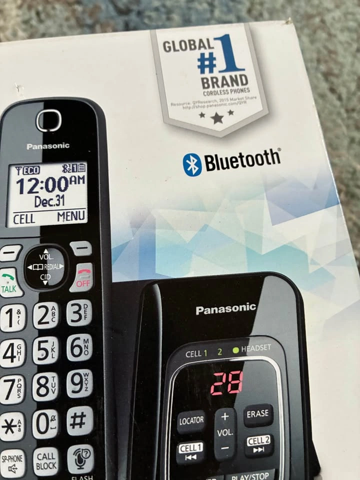 Panasonic KX-TG744 Cordless Phone System w/ Answering Machine - photo 3