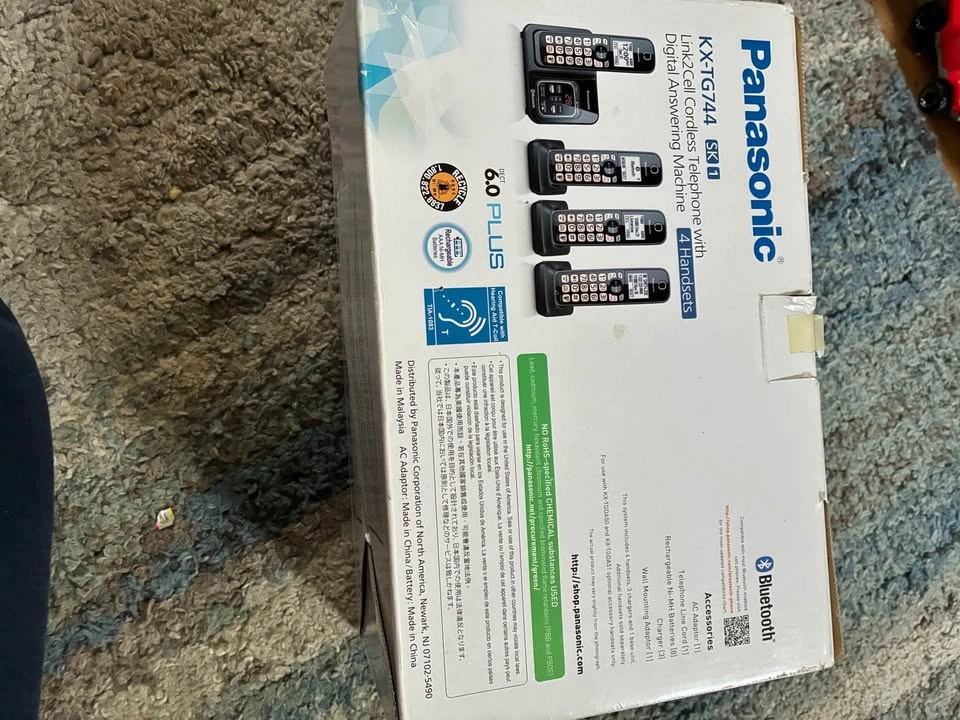 Panasonic KX-TG744 Cordless Phone System w/ Answering Machine - photo 4