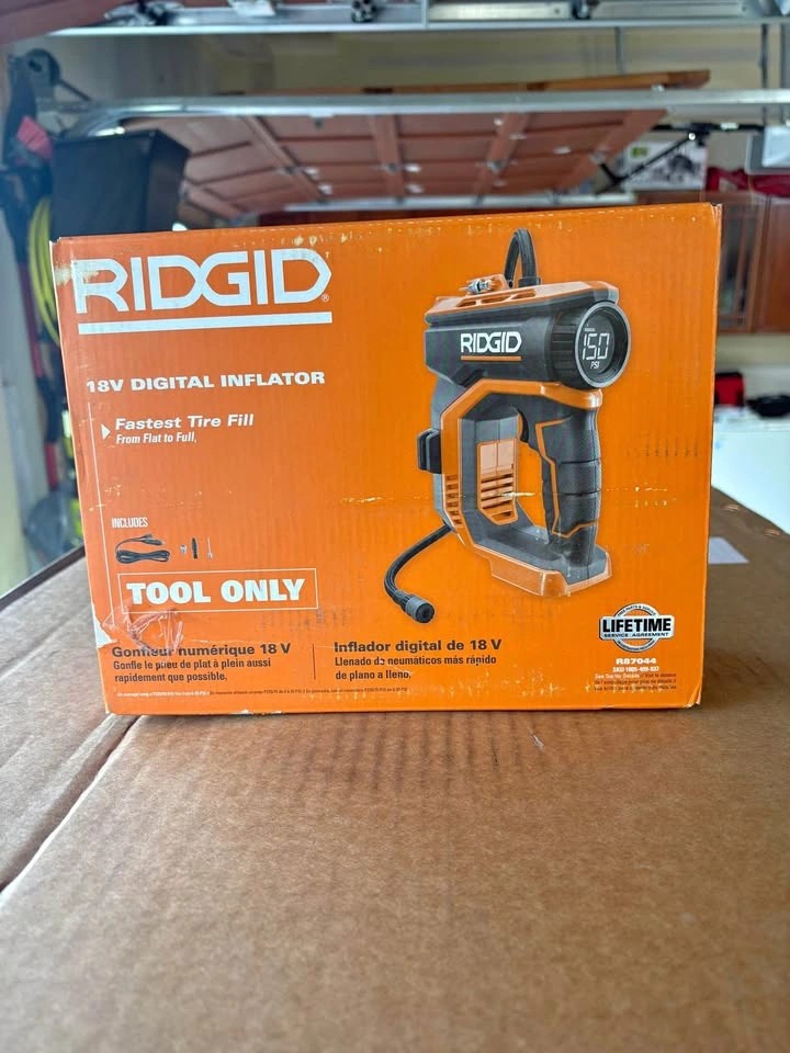 RIDGID 18V Cordless Portable Inflator (Tool Only)