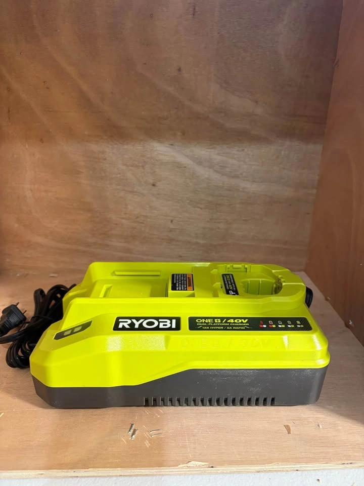 RYOBI ONE+ 18V/40V Dual Platform Charger - photo 2