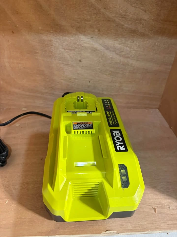 RYOBI ONE+ 18V/40V Dual Platform Charger - photo 3