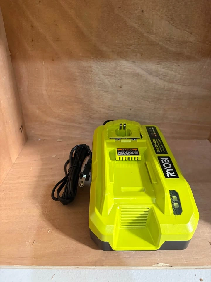 RYOBI ONE+ 18V/40V Dual Platform Charger - photo 4