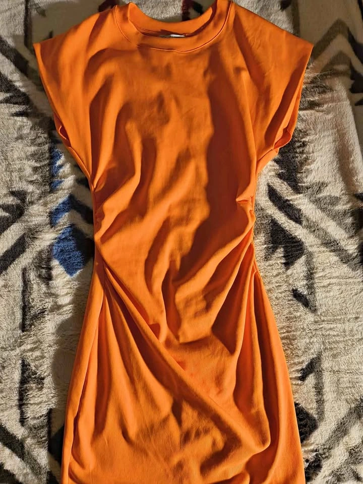 Orange body con Zara dress