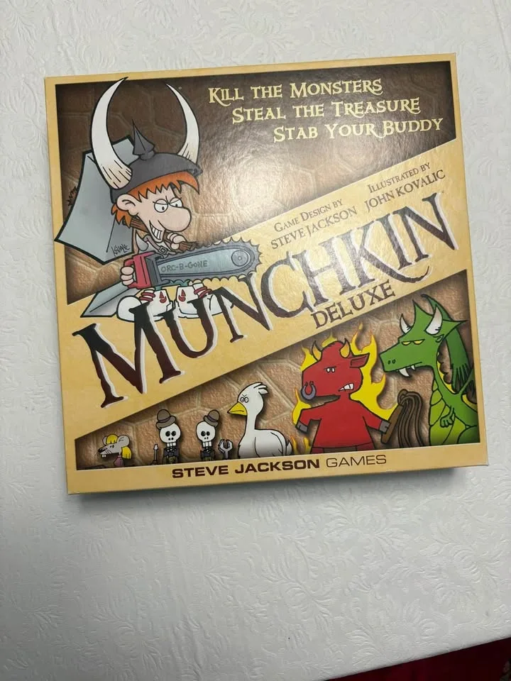 Steve Jackson Games Munchkin Deluxe Board Game - photo 4